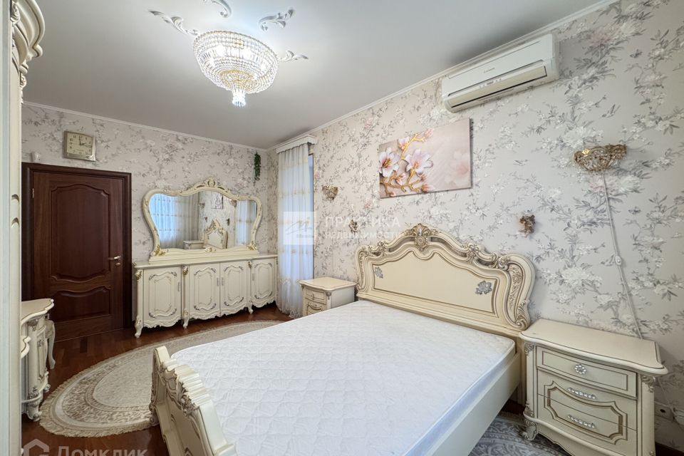 Продаётся 4-комнатная квартира, 160 м²