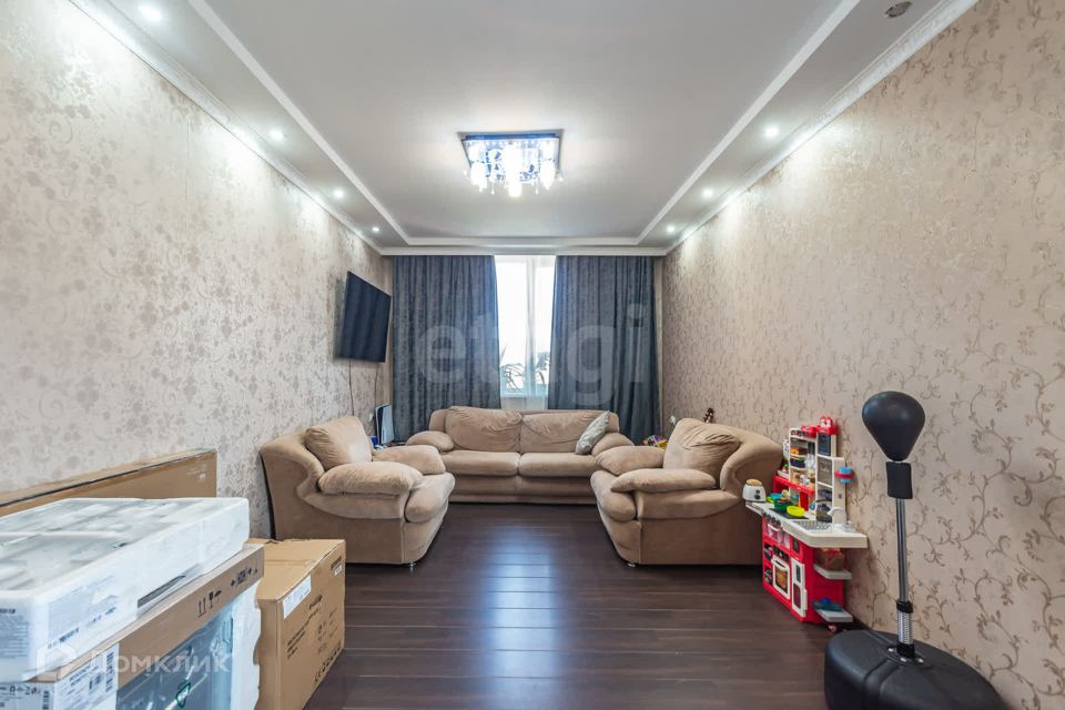 Продаётся 3-комнатная квартира, 90 м²