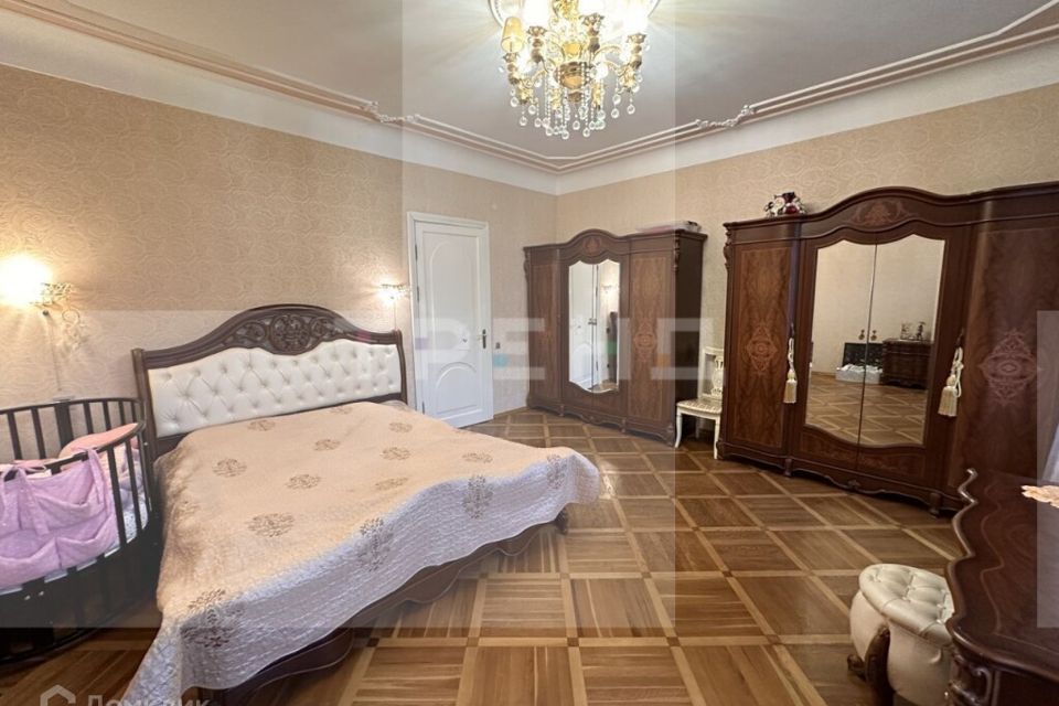Продаётся 5-комнатная квартира, 189.9 м²