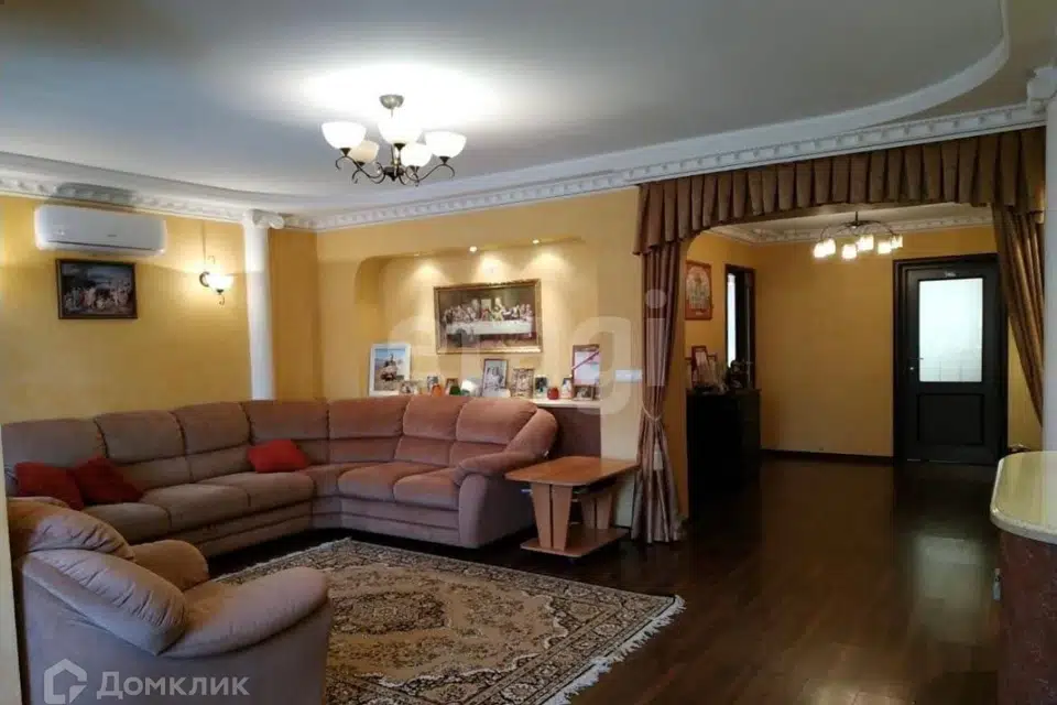 Продаётся 3-комнатная квартира, 110.7 м²