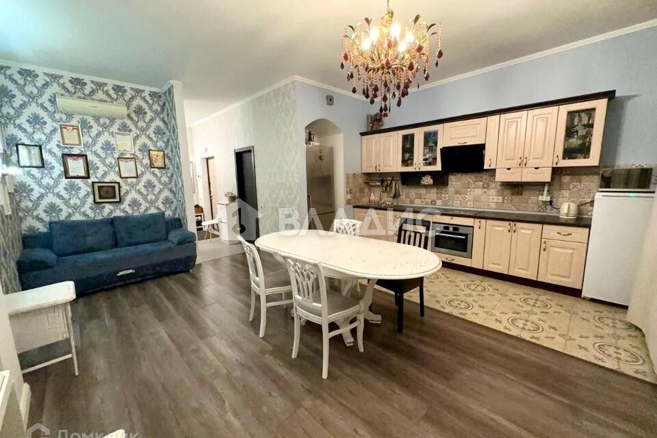 Продаётся 3-комнатная квартира, 106 м²