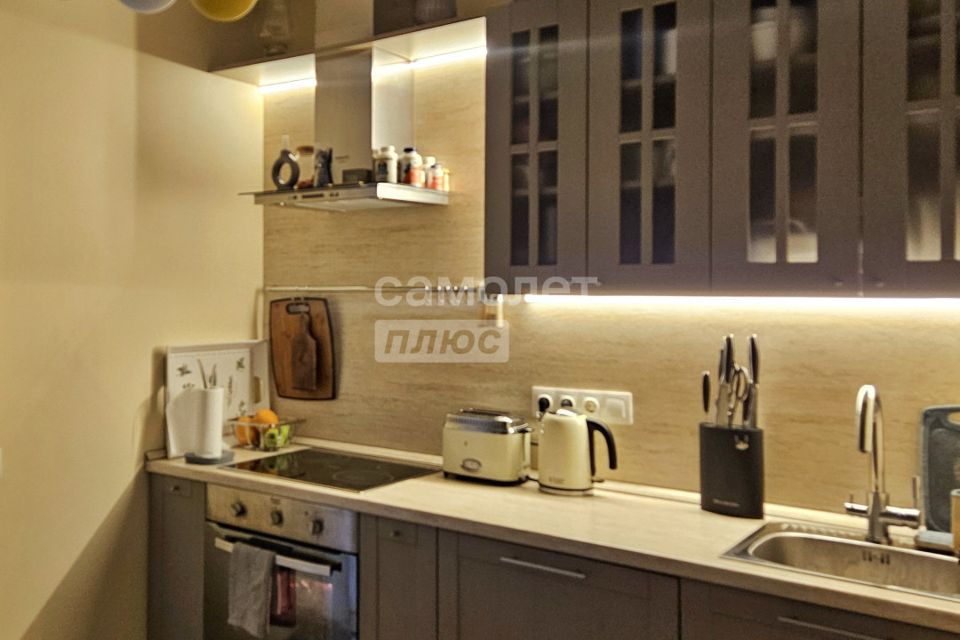 Продаётся 1-комнатная квартира, 42 м²