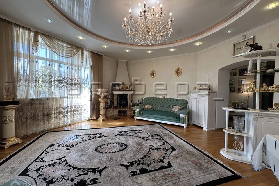 Продаётся 3-комнатная квартира, 123.8 м²