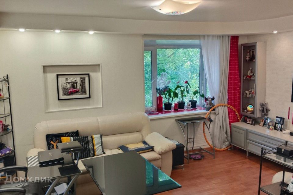Продаётся 4-комнатная квартира, 71.8 м²