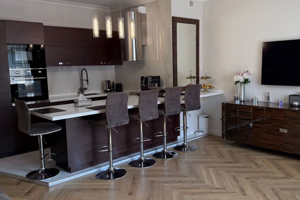 Продаётся 3-комнатная квартира, 104 м²