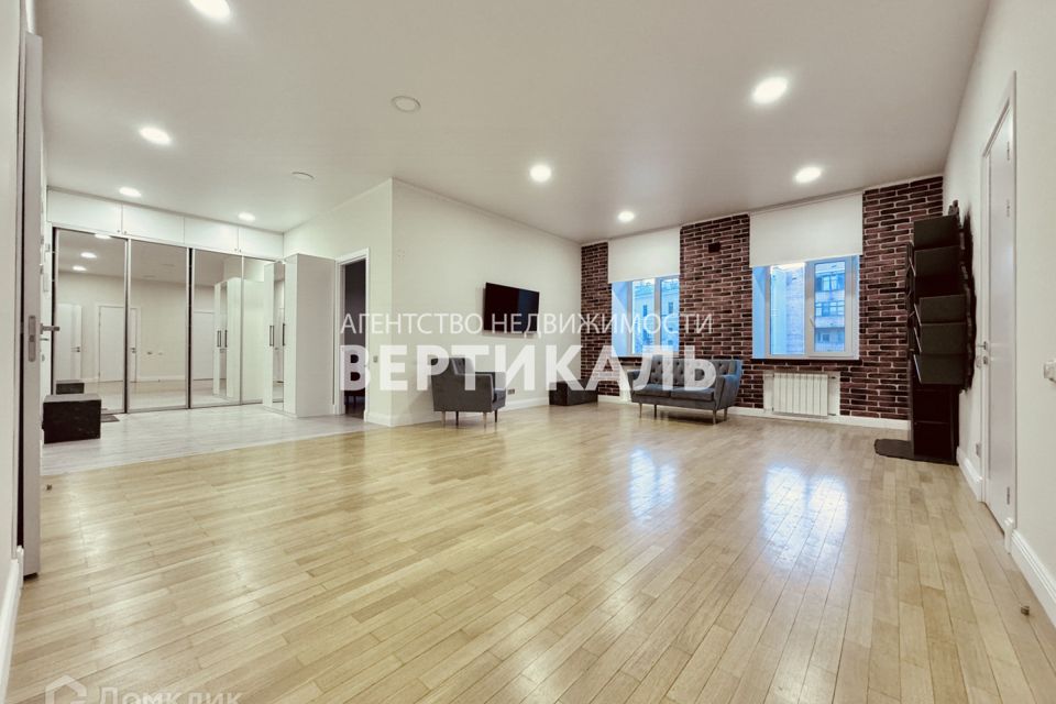 Сдаётся 4-комнатная квартира, 117 м²