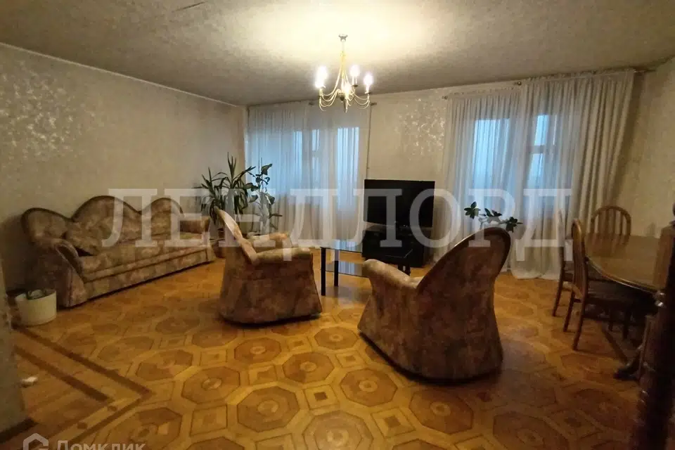 Продаётся 4-комнатная квартира, 123.7 м²