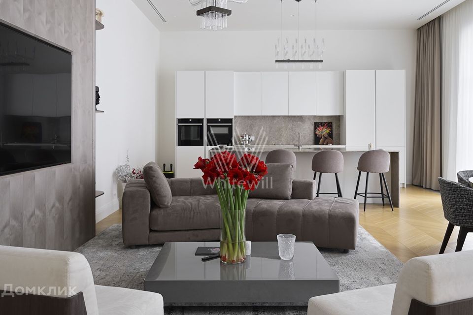Сдаётся 3-комнатная квартира, 195 м²