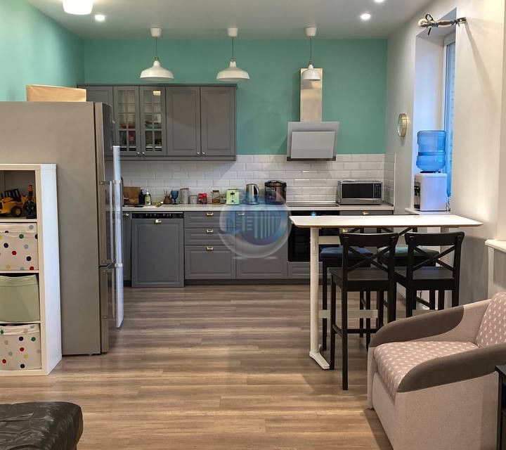 Продаётся 3-комнатная квартира, 101.5 м²