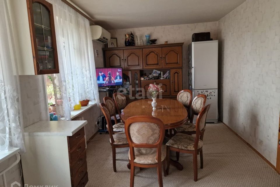 Продаётся 4-комнатная квартира, 131.8 м²