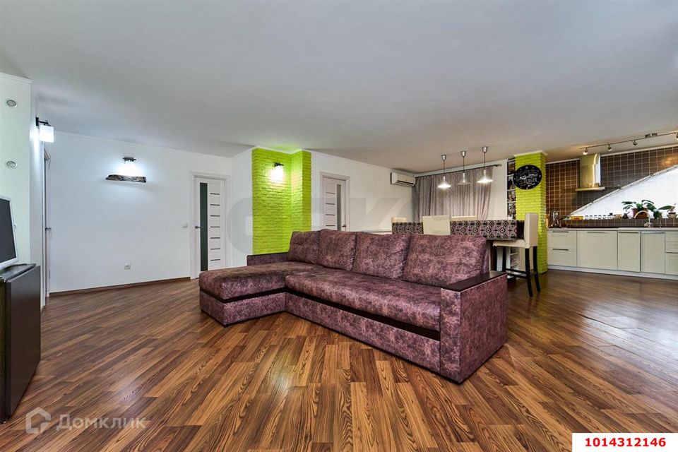 Продаётся 3-комнатная квартира, 109 м²