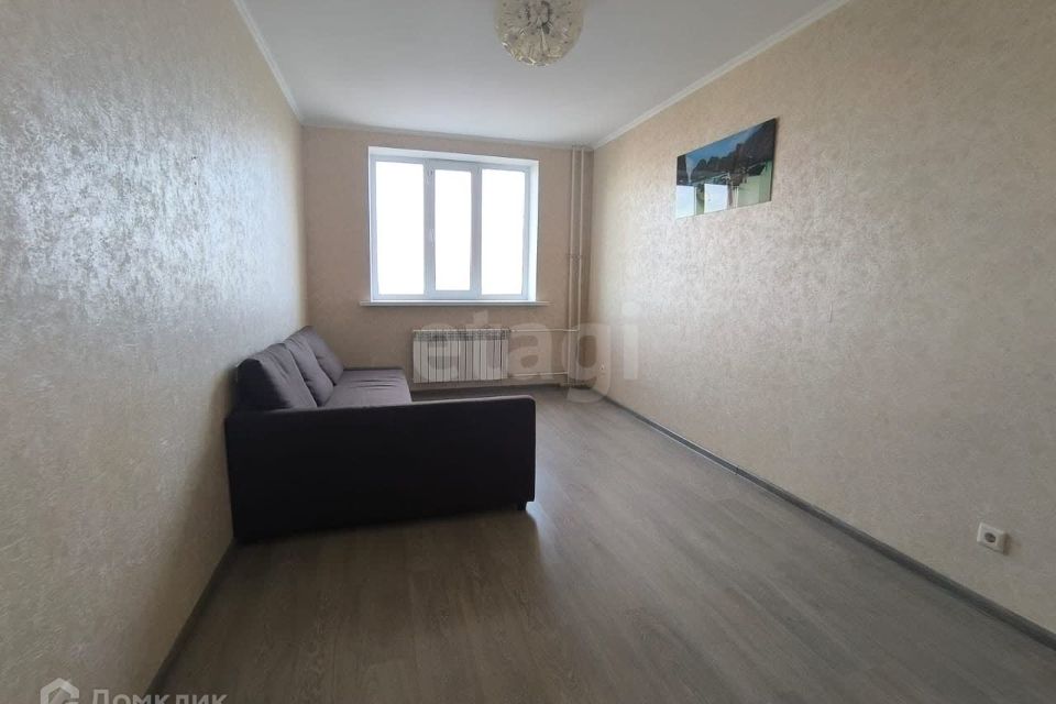 Продаётся 1-комнатная квартира, 37.8 м²