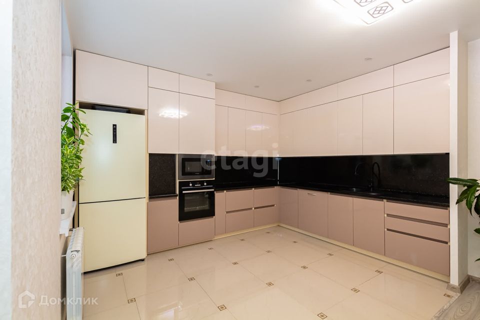 Продаётся 3-комнатная квартира, 98 м²