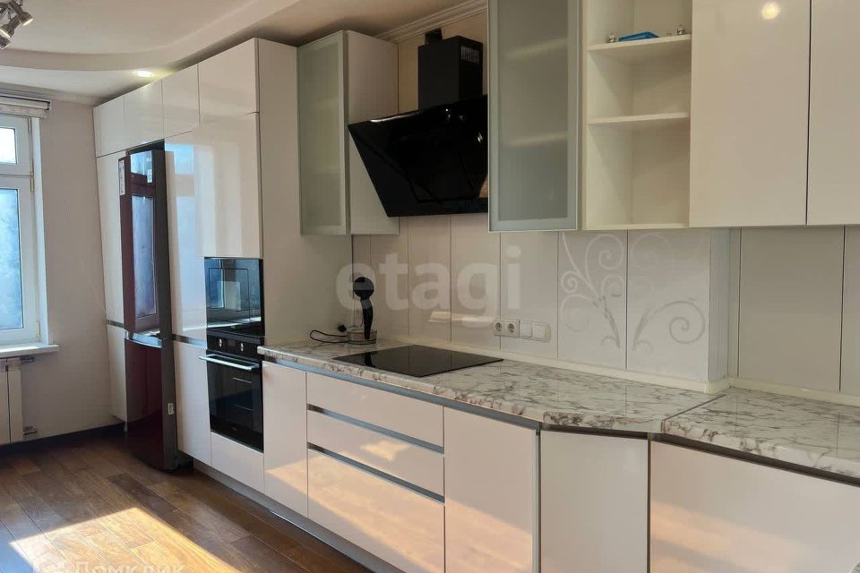 Продаётся 3-комнатная квартира, 112.7 м²