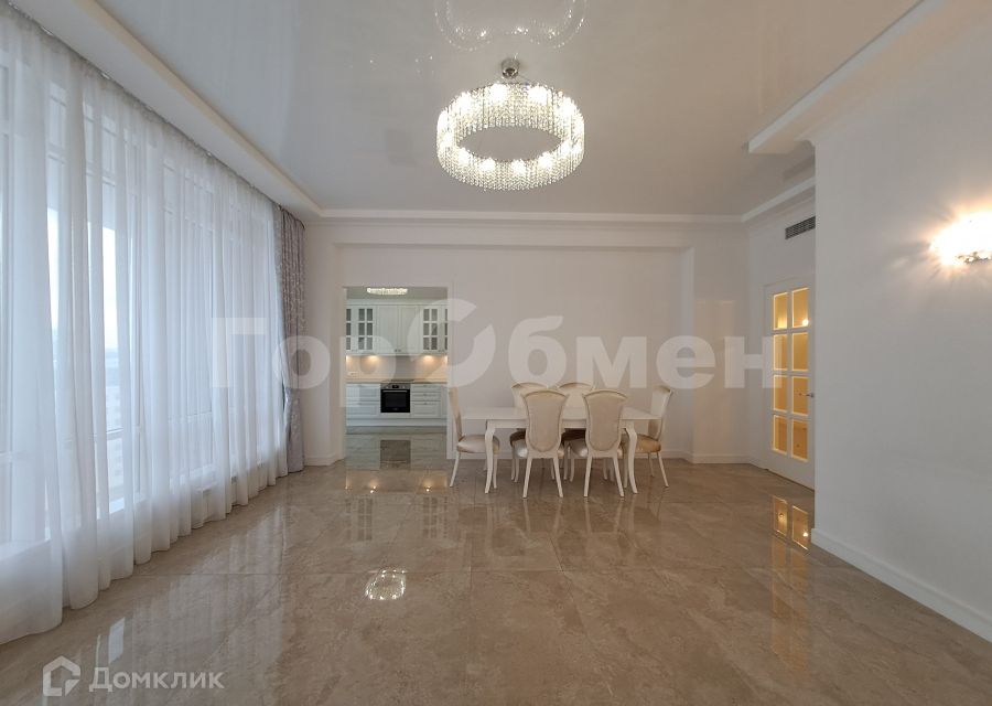 Продаётся 4-комнатная квартира, 165.5 м²