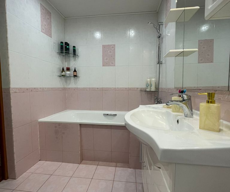 Продаётся 3-комнатная квартира, 75.4 м²