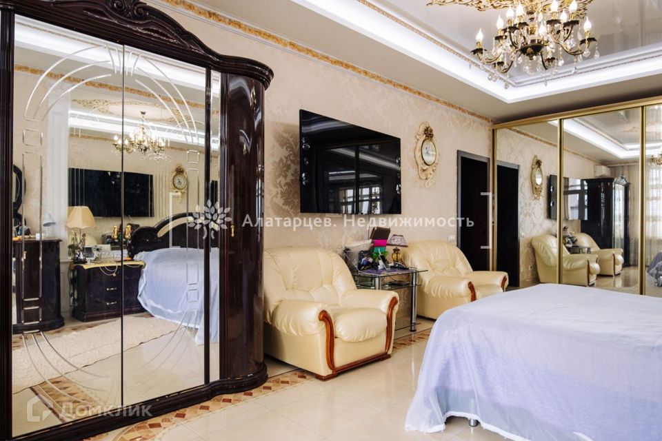 Продаётся 4-комнатная квартира, 141.8 м²
