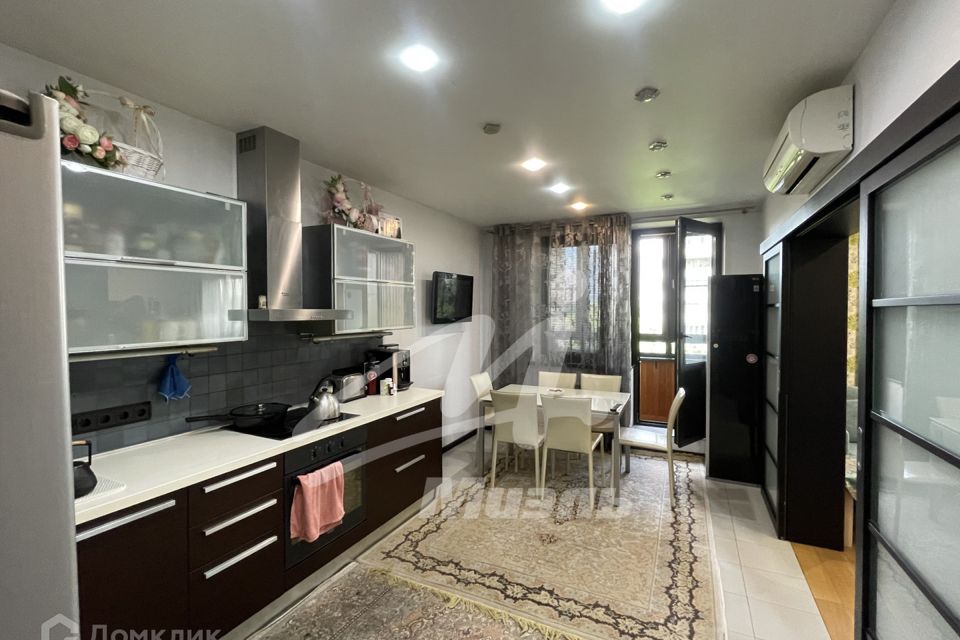 Продаётся 4-комнатная квартира, 136 м²