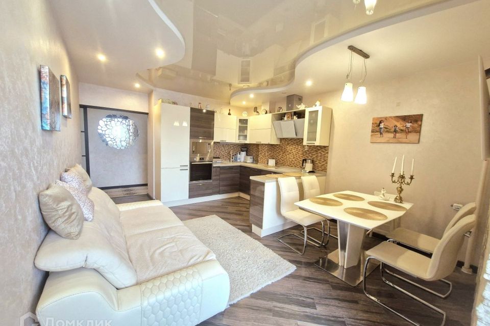 Продаётся 3-комнатная квартира, 90.3 м²