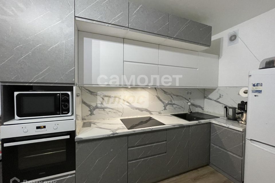 Продаётся 1-комнатная квартира, 42.3 м²