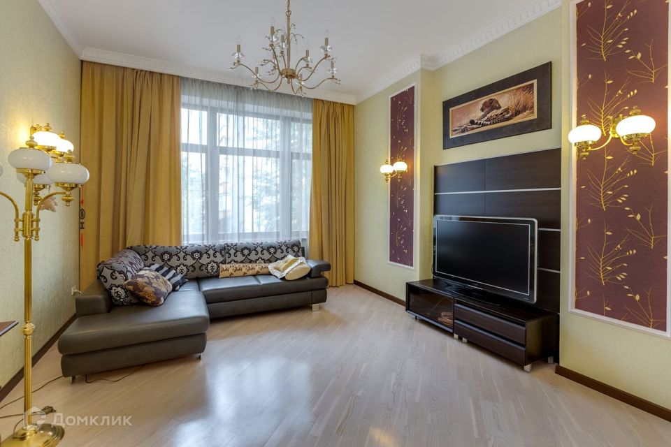 Продаётся 3-комнатная квартира, 146.5 м²