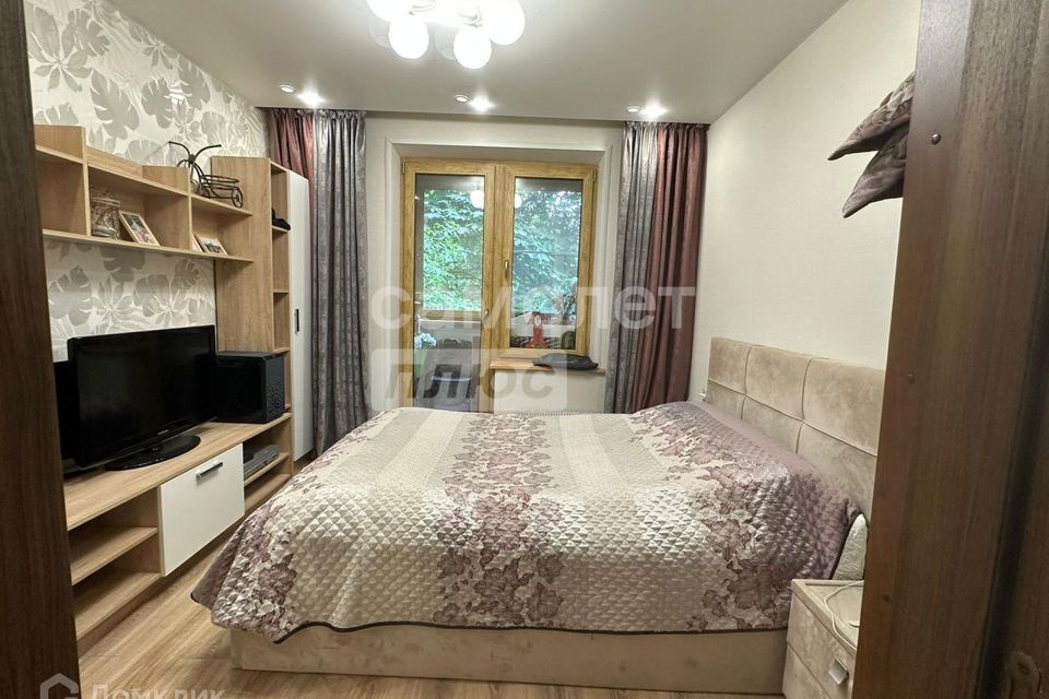 Продаётся 4-комнатная квартира, 62.6 м²