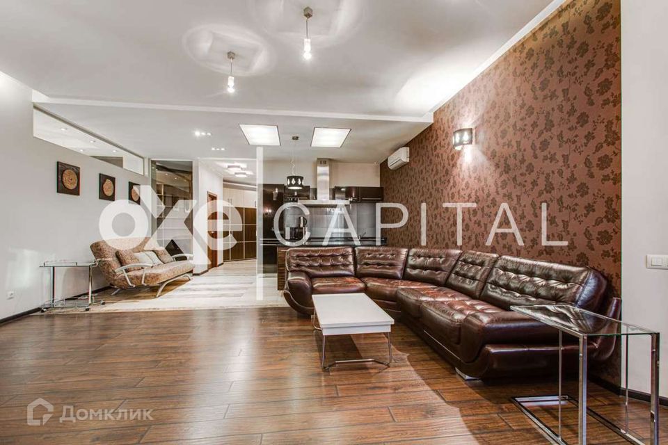 Продаётся 3-комнатная квартира, 140 м²