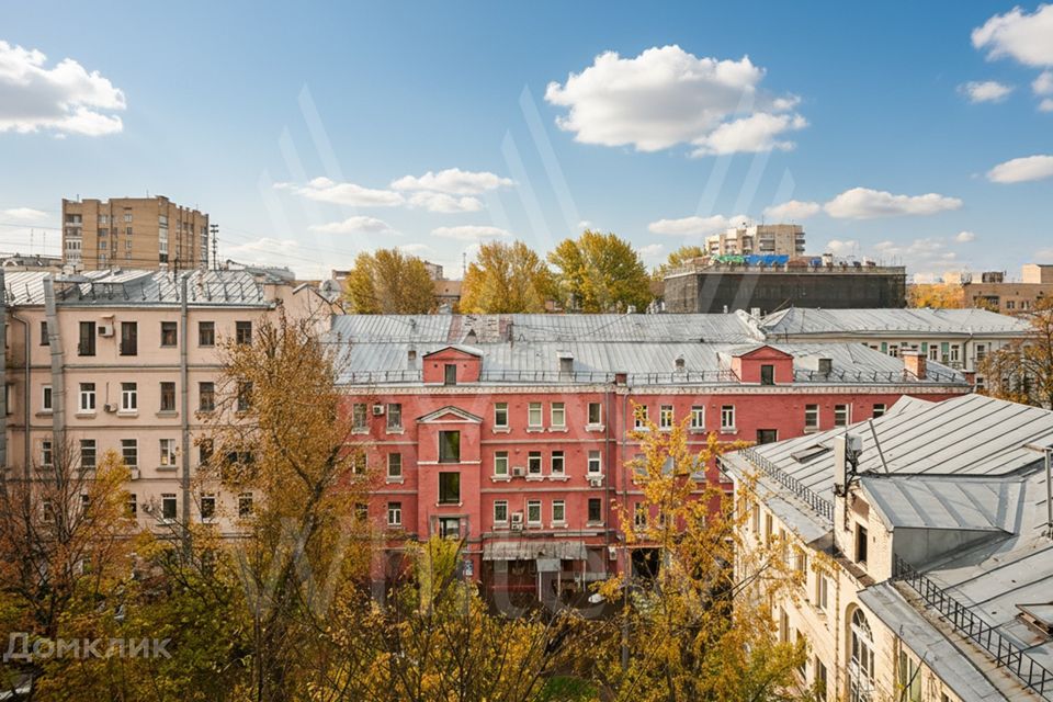 Продаётся 5-комнатная квартира, 250 м²