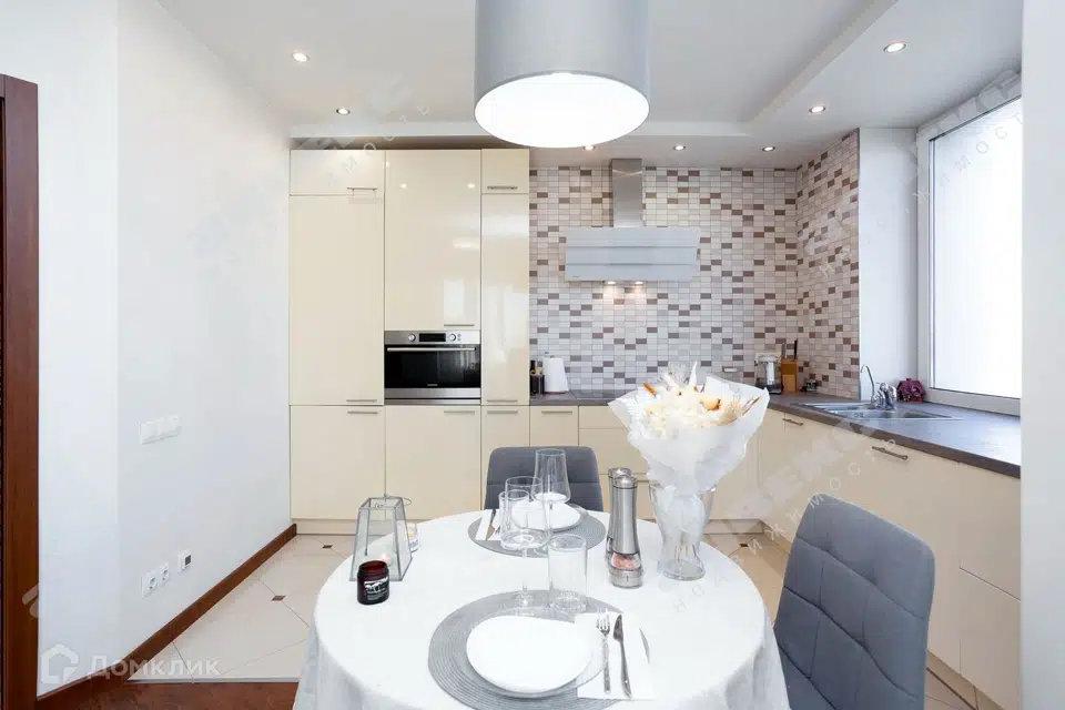 Продаётся 2-комнатная квартира, 69.6 м²