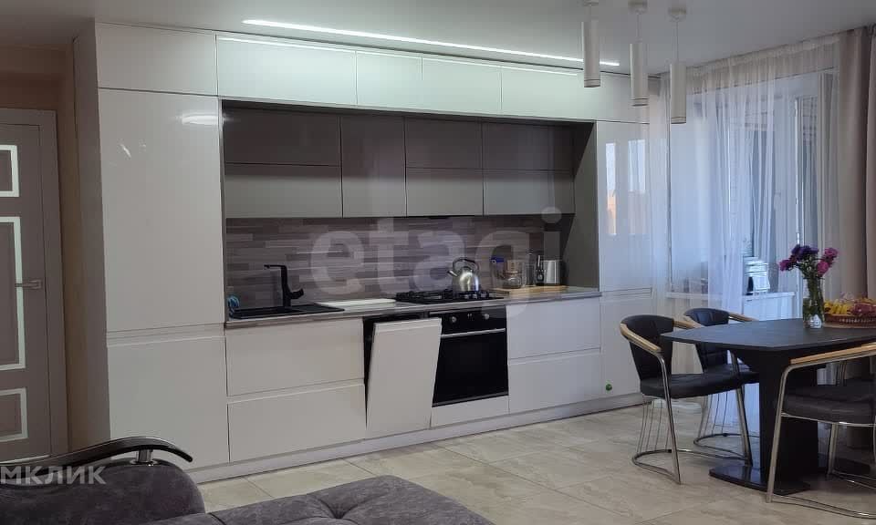 Продаётся 3-комнатная квартира, 93 м²