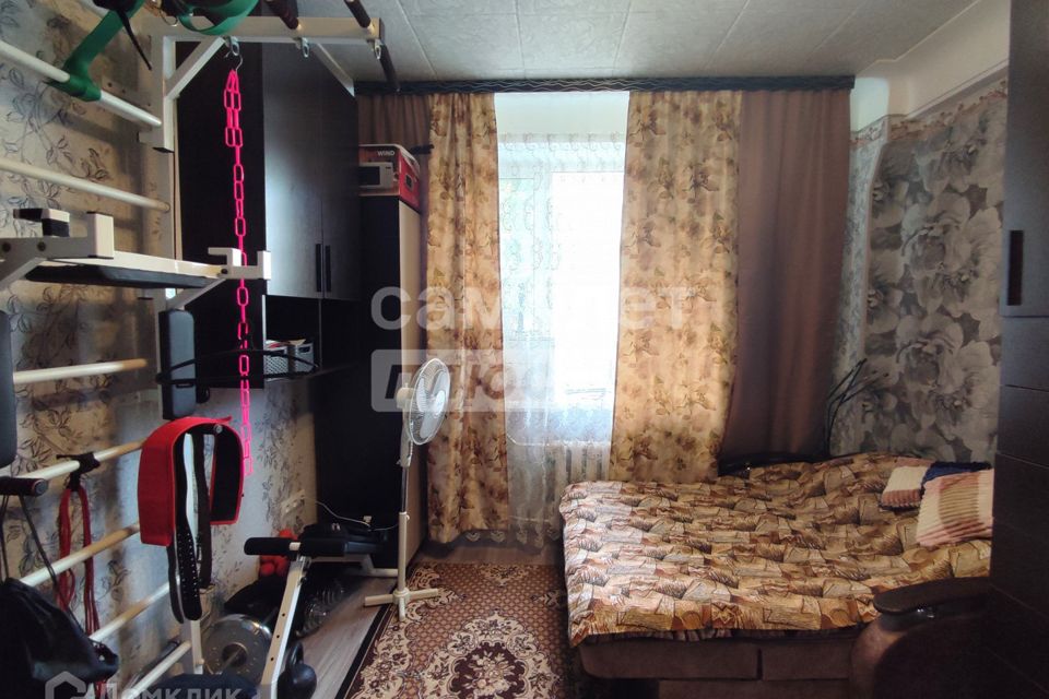 Продаётся комната в 3-комн. квартире, 12.8 м²