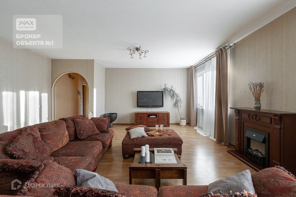 Продаётся 4-комнатная квартира, 160.9 м²