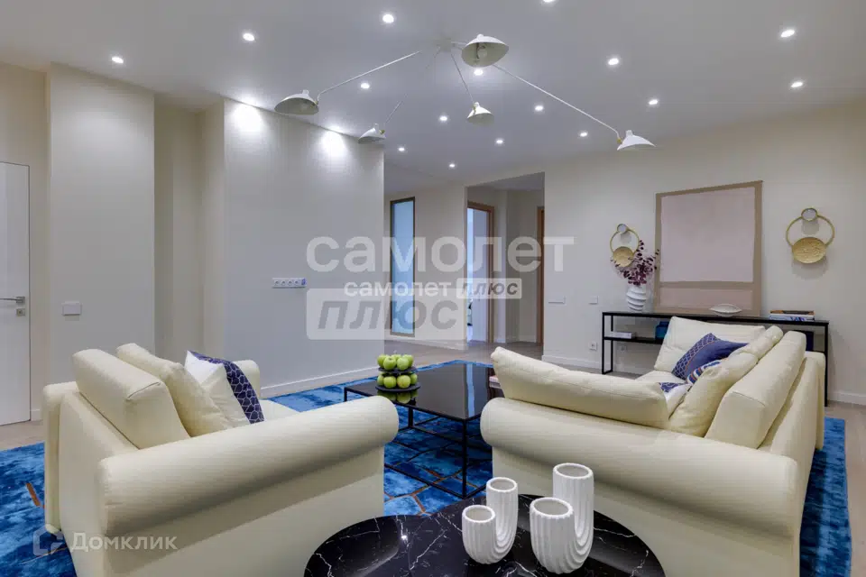 Продаётся 3-комнатная квартира, 130 м²