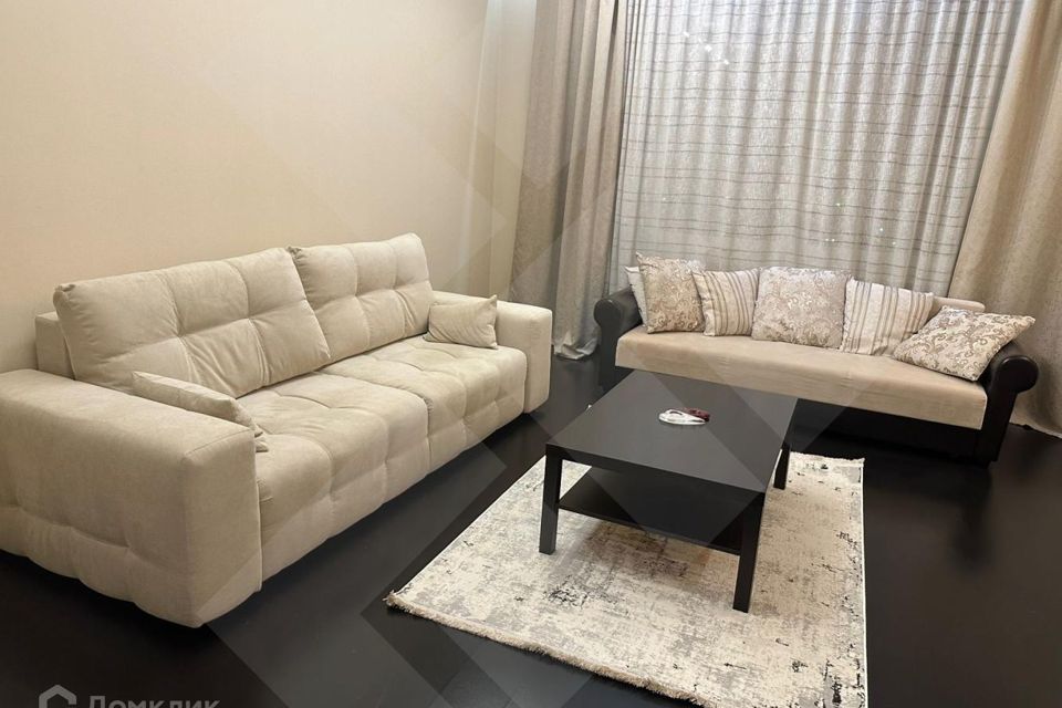 Сдаётся 2-комнатная квартира, 75 м²
