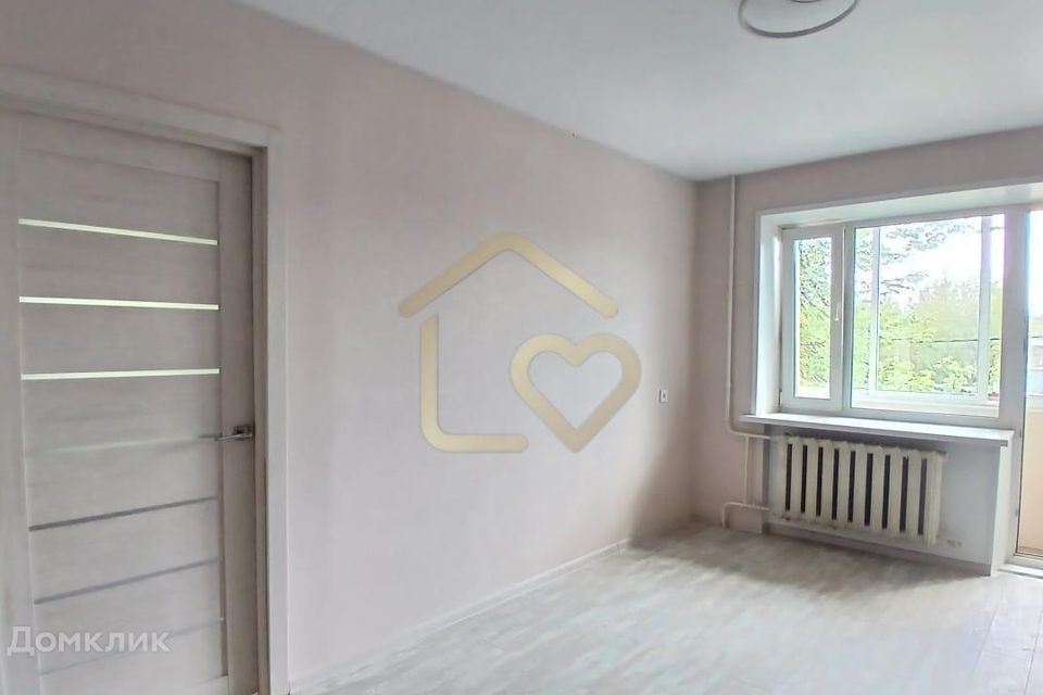 Продаётся 3-комнатная квартира, 50.5 м²