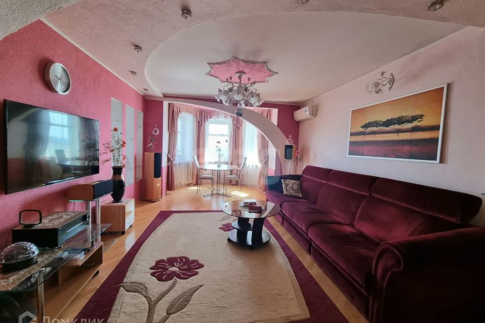Продаётся 3-комнатная квартира, 106.6 м²