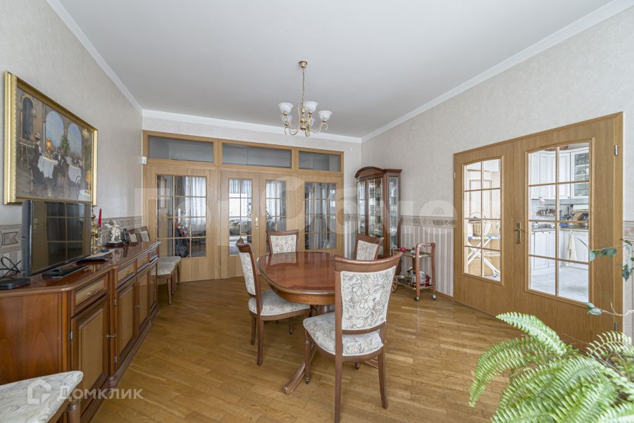 Продаётся 5-комнатная квартира, 230.1 м²