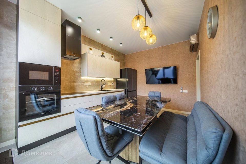 Продаётся 4-комнатная квартира, 130 м²