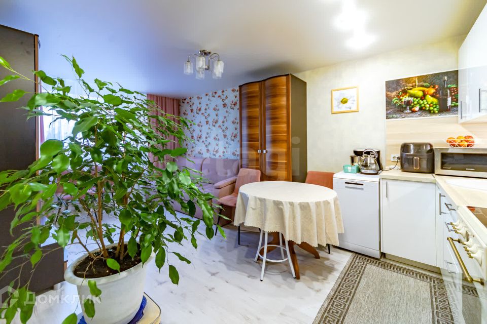 Продаётся комната в 9-комн. квартире, 18.6 м²