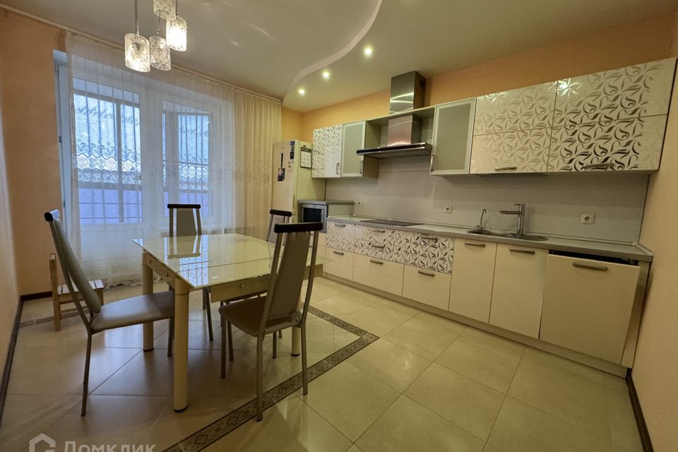 Сдаётся 2-комнатная квартира, 96 м²