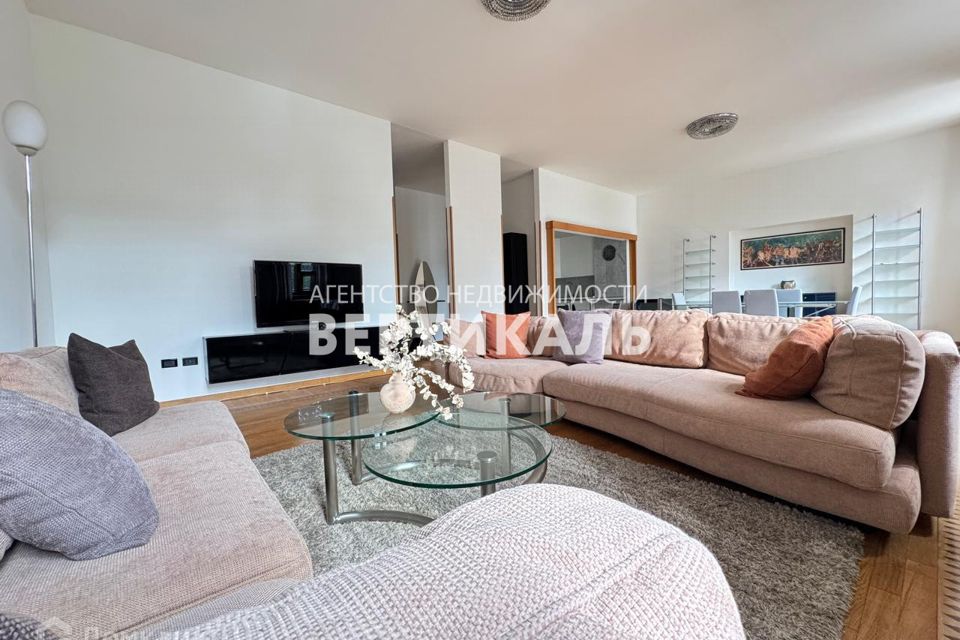 Сдаётся 3-комнатная квартира, 112 м²