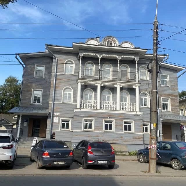 Продаётся 3-комнатная квартира, 147 м²