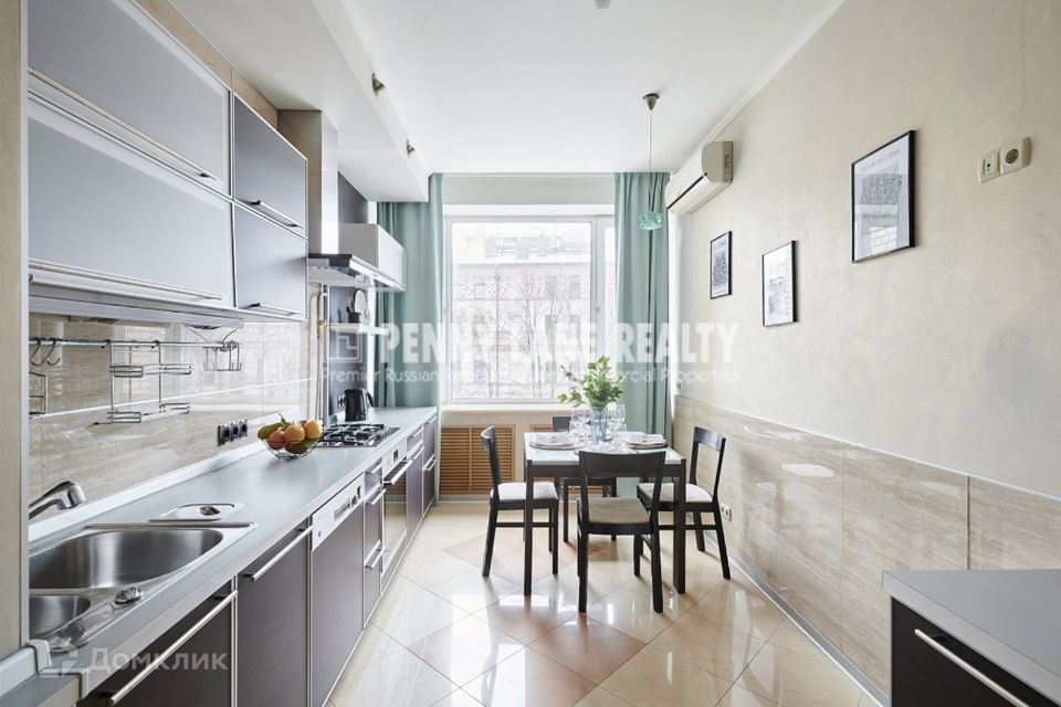 Продаётся 3-комнатная квартира, 110 м²