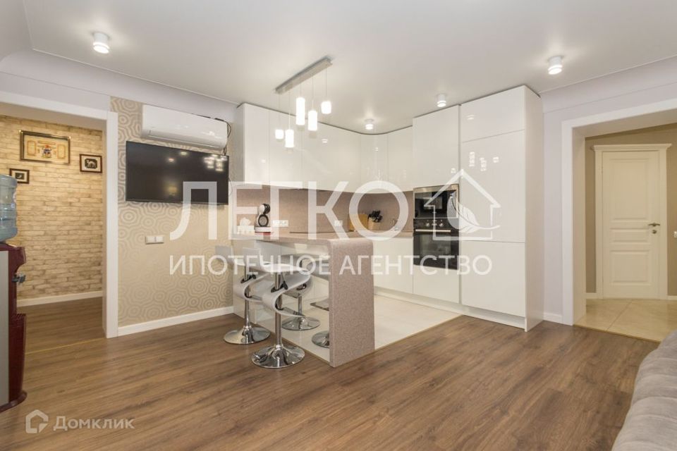 Продаётся 3-комнатная квартира, 106 м²
