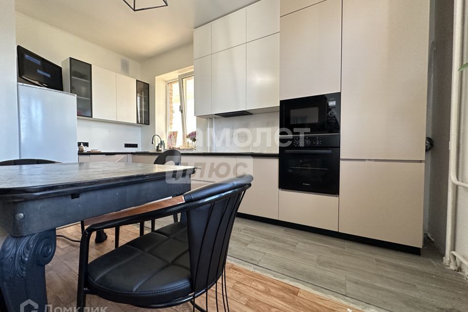 Продаётся 3-комнатная квартира, 101.7 м²