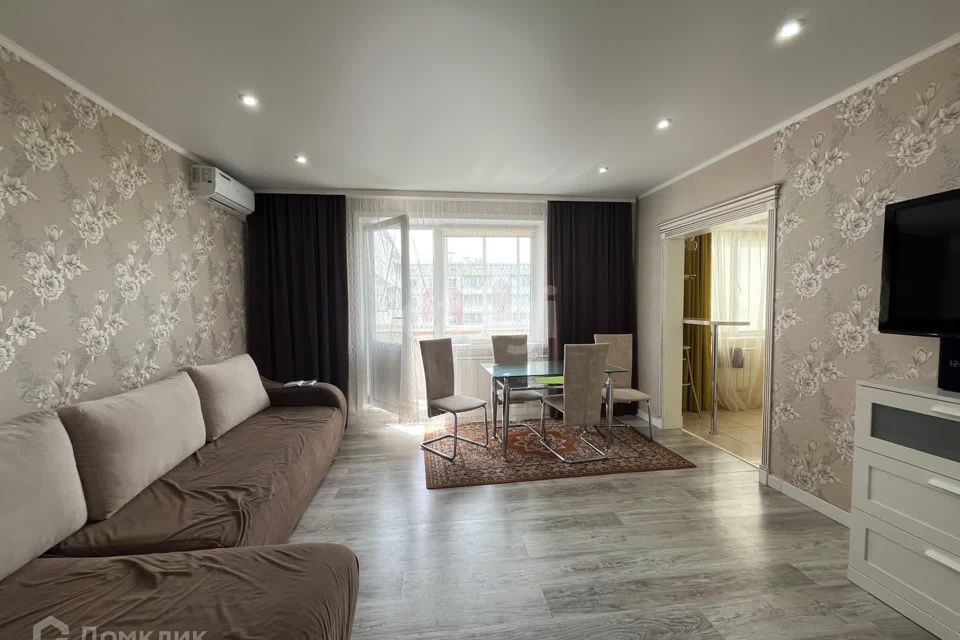 Продаётся 4-комнатная квартира, 77.4 м²