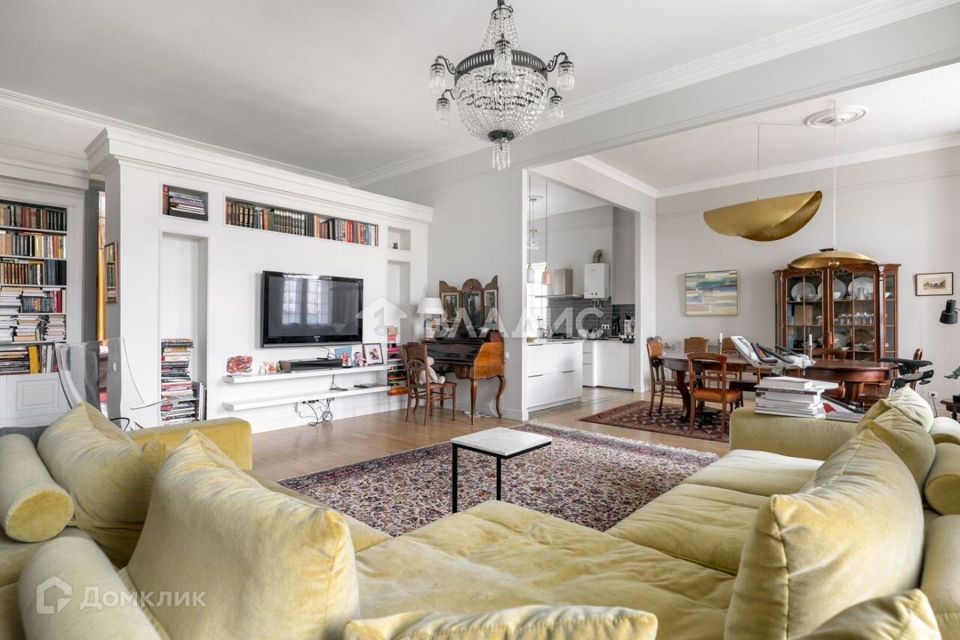 Продаётся 4-комнатная квартира, 152 м²