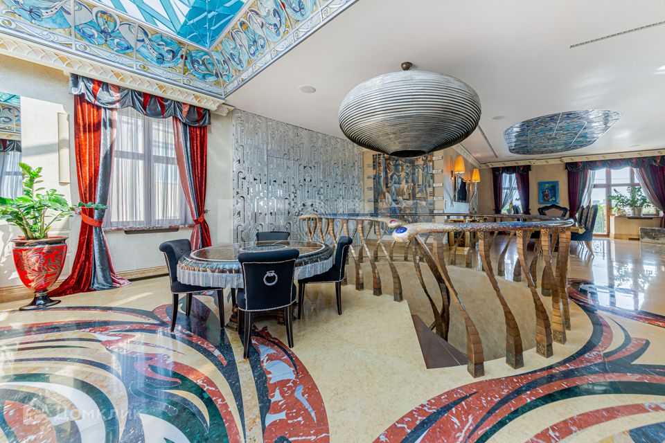 Продаётся 6-комнатная квартира, 700 м²