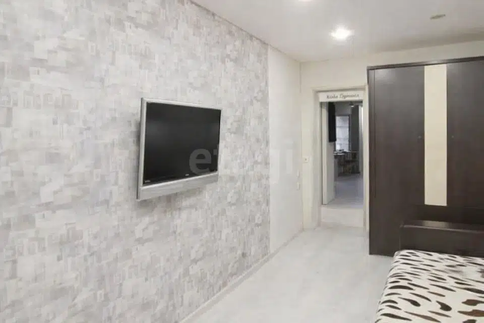 Продаётся 3-комнатная квартира, 57.2 м²