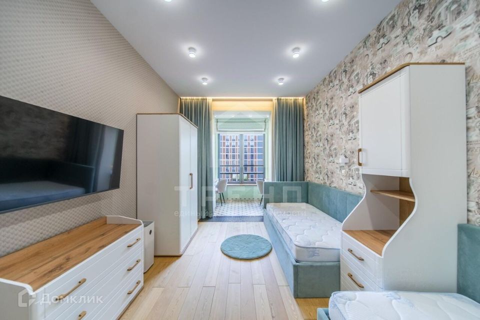 Продаётся 4-комнатная квартира, 132 м²